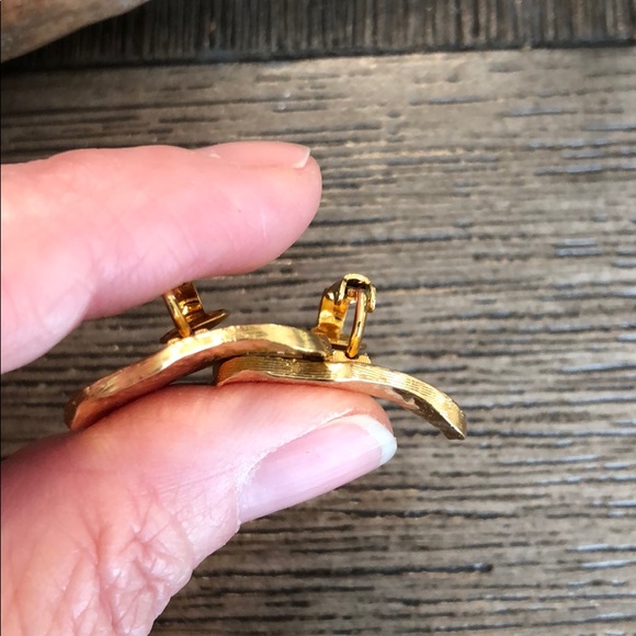 Vintage Hammered Textured Goldtone Clip Earrings - Picture 6 of 11